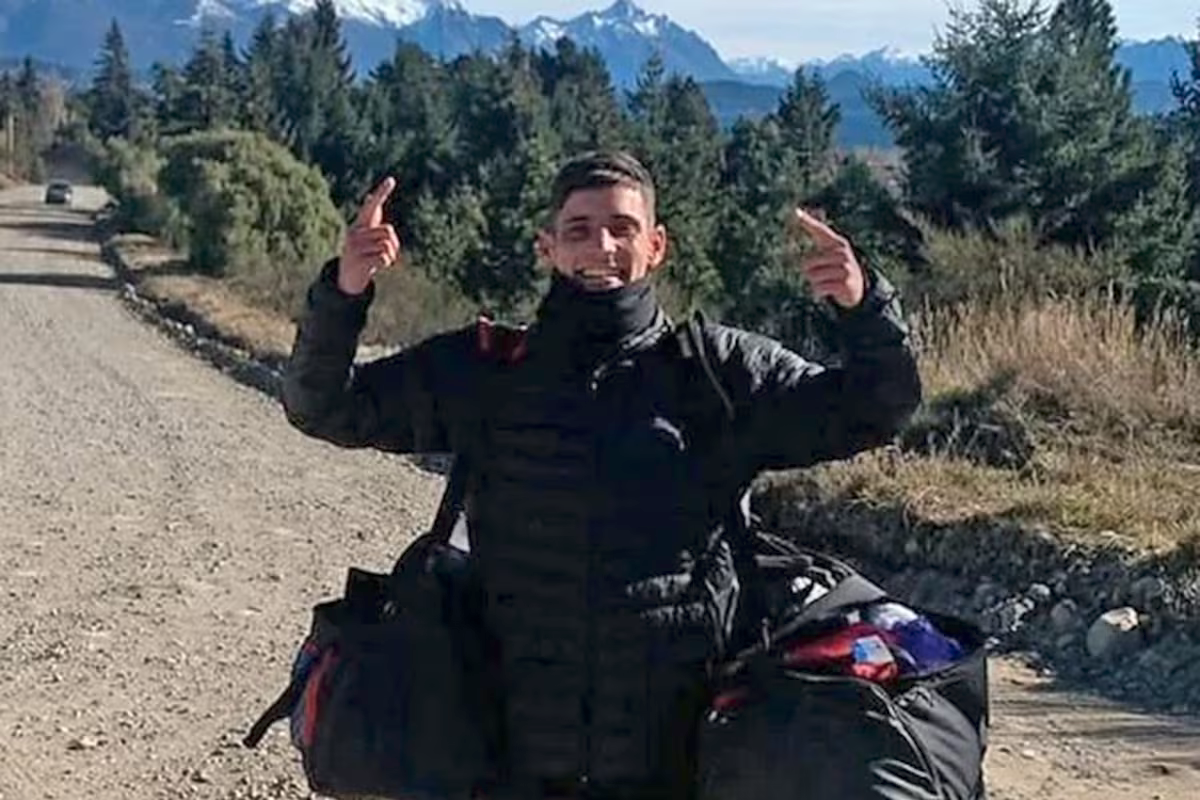 Caminaba con un amigo, lo golpearon entre 10 personas y lo mataron con un tiro por la espalda